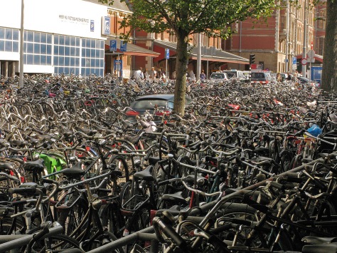 Estacionamiento de bicicletas en Amsterdam